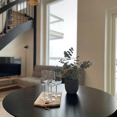 Beautiful Loft With Glazed Balcony 坦佩雷