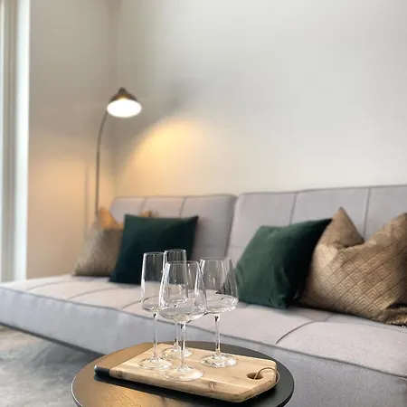 Beautiful Loft With Glazed Balcony דירה