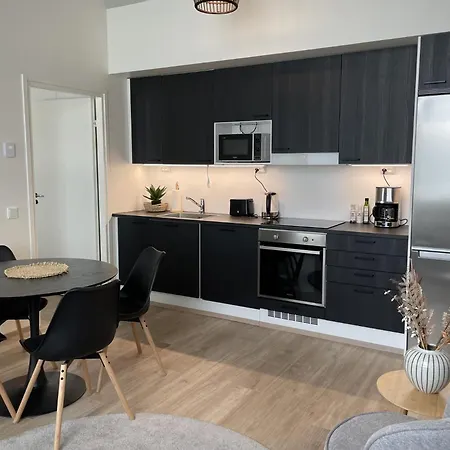 דירה Beautiful Loft With Glazed Balcony