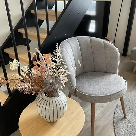 Beautiful Loft With Glazed Balcony דירה