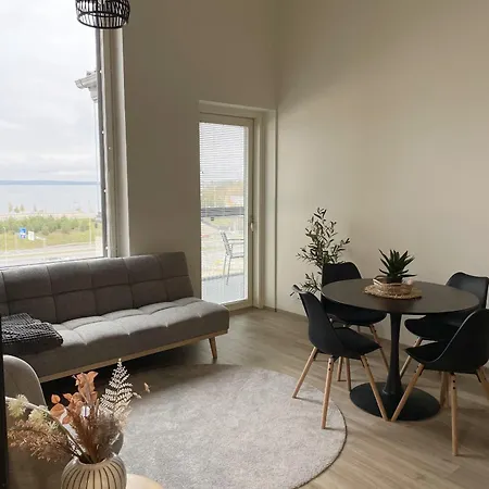 דירה Beautiful Loft With Glazed Balcony